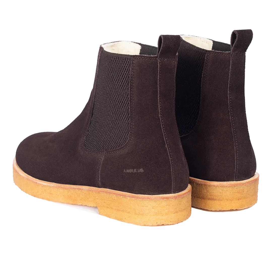 Chelsea boot with wool lining