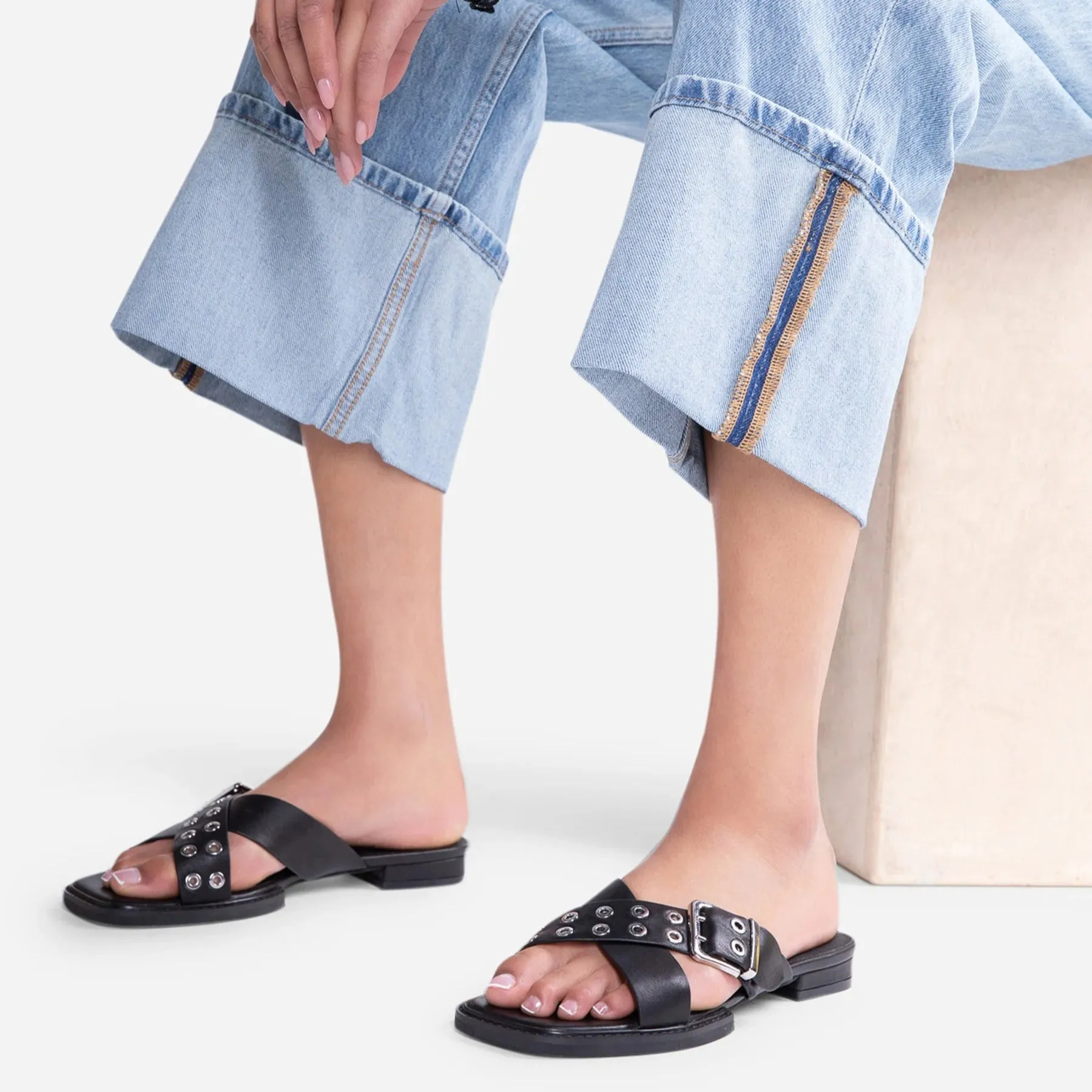 INTENTIONALLY BLANK CLIPZ STUDDED SLIDE BLACK