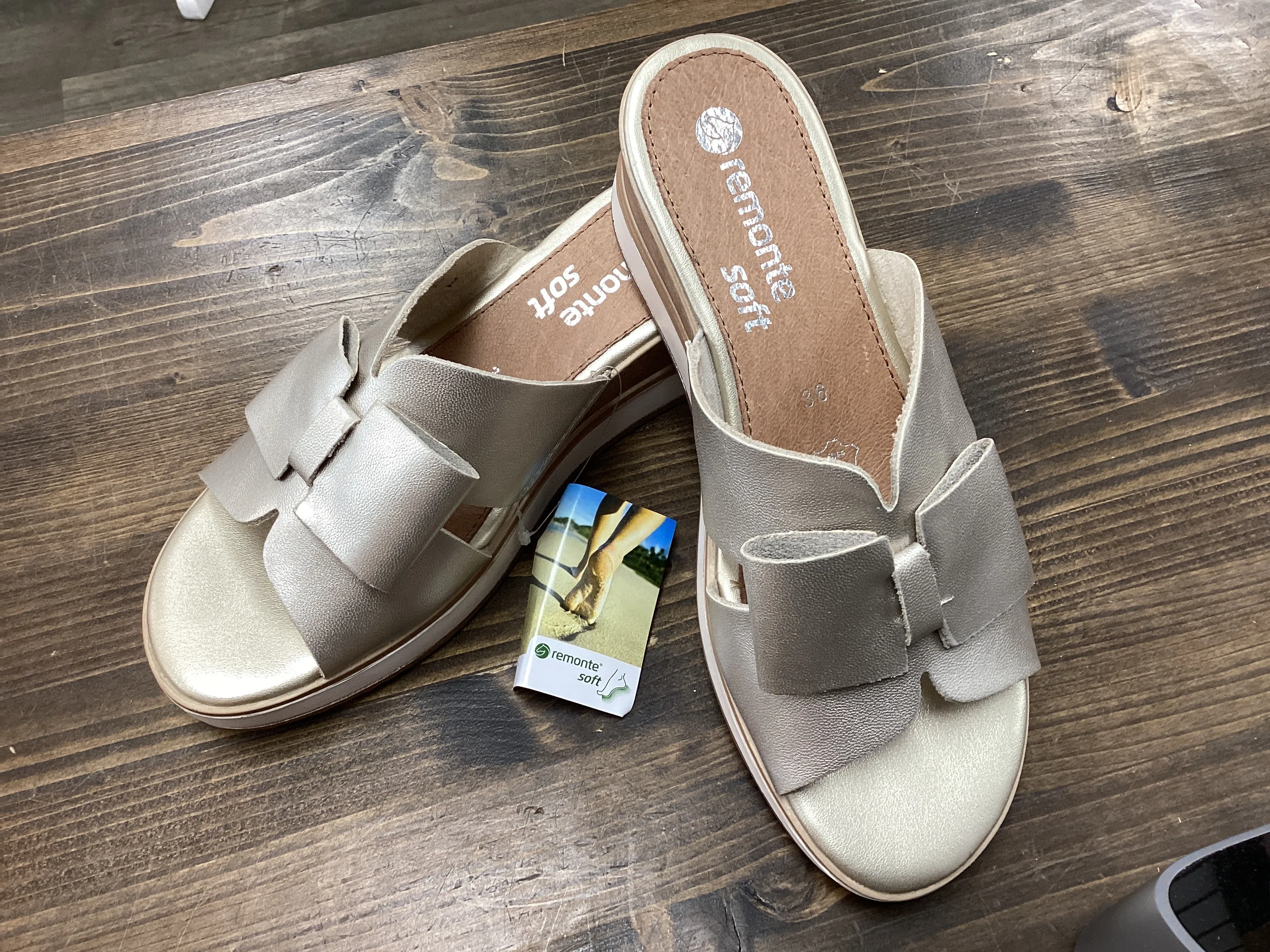 Remote D6456-80 Wedge Bow Sandal